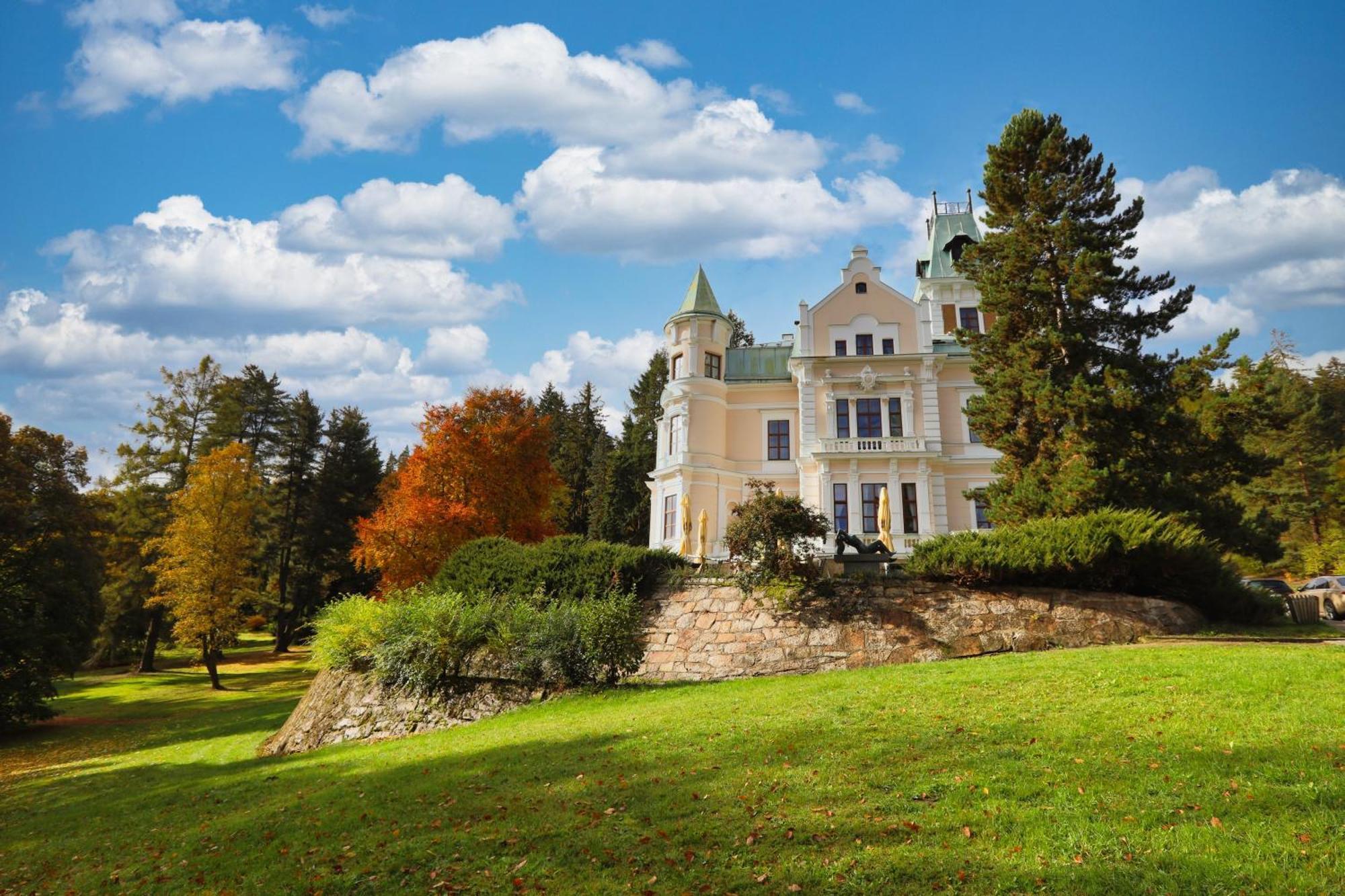 Hotel Chateau Cihelny كارلوفي فاري المظهر الخارجي الصورة