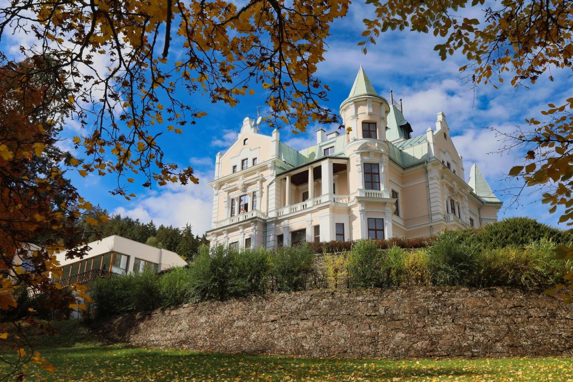 Hotel Chateau Cihelny كارلوفي فاري المظهر الخارجي الصورة