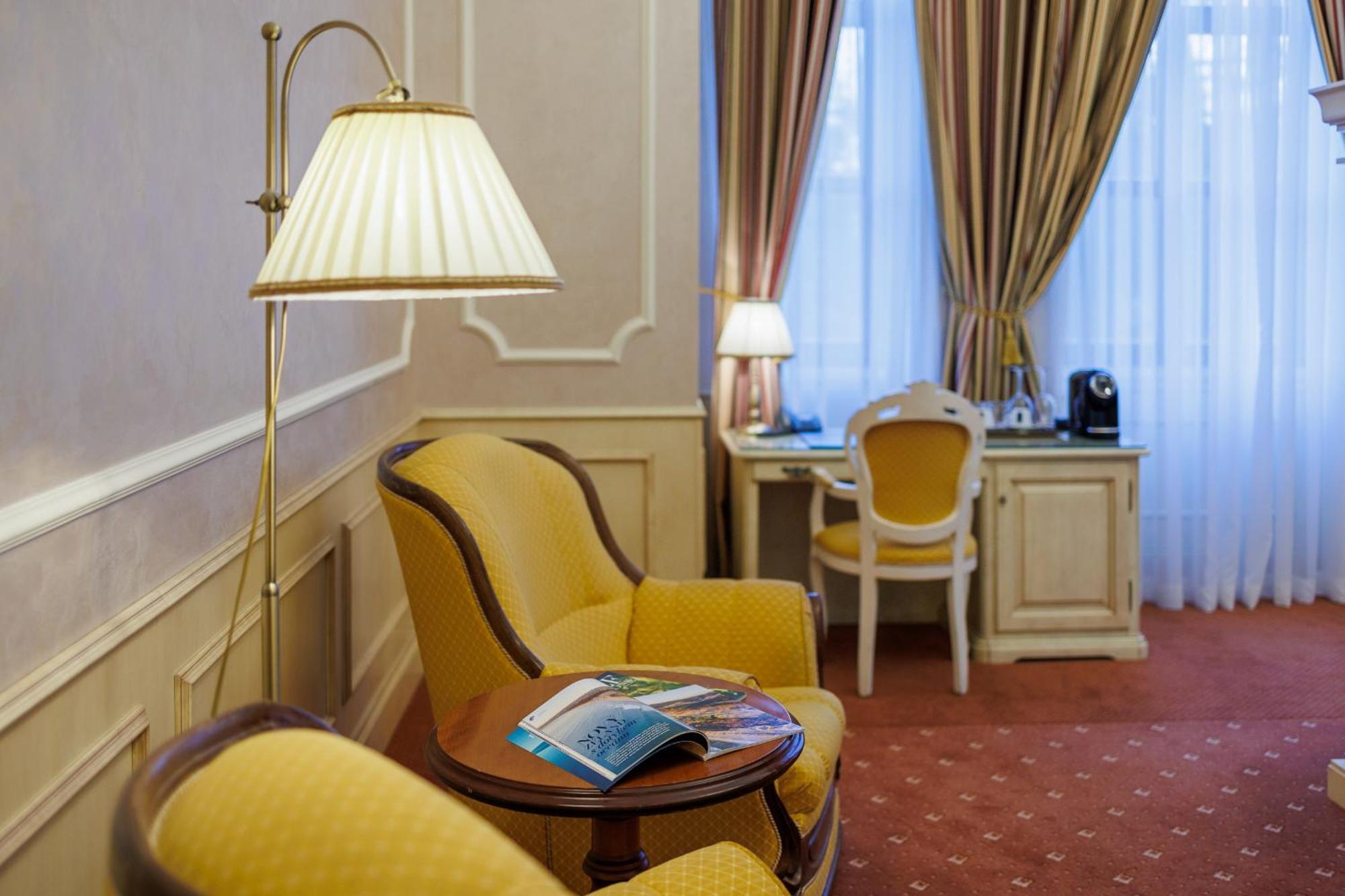 Hotel Chateau Cihelny كارلوفي فاري المظهر الخارجي الصورة