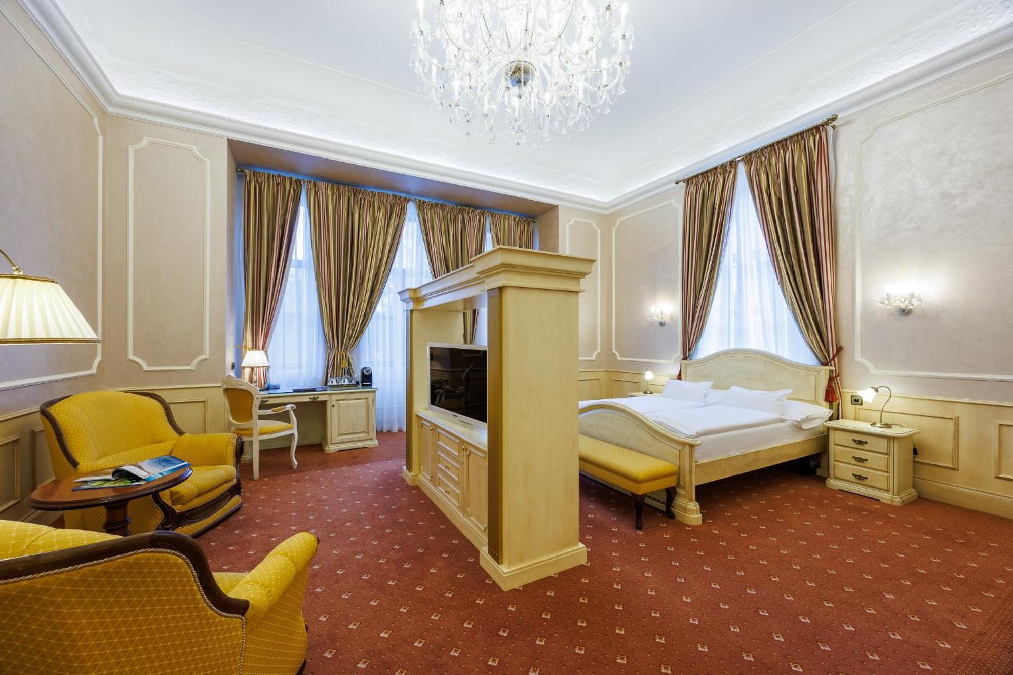 Hotel Chateau Cihelny كارلوفي فاري المظهر الخارجي الصورة