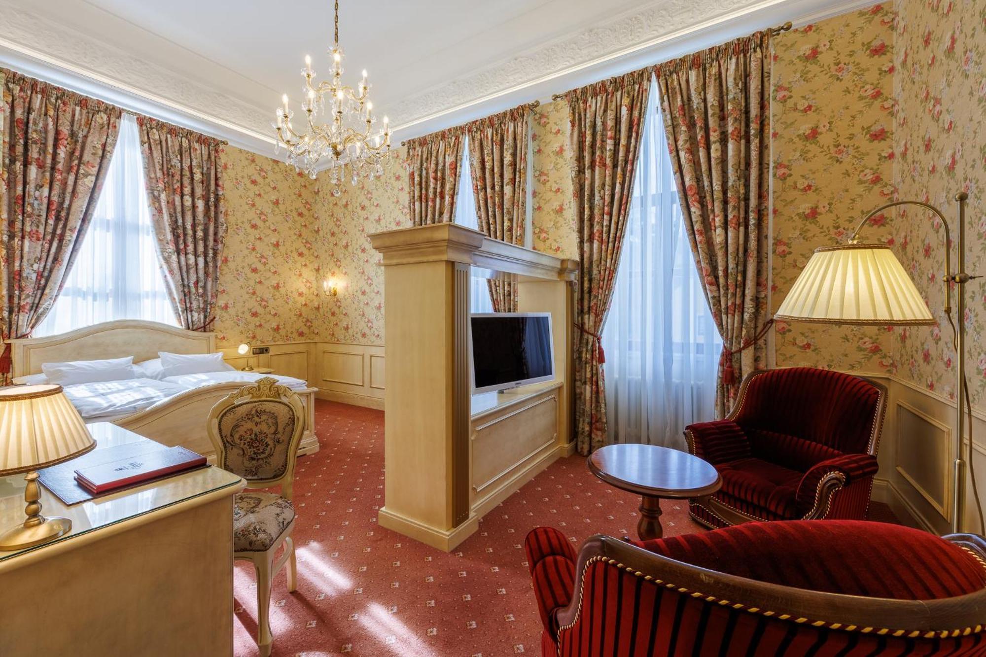Hotel Chateau Cihelny كارلوفي فاري المظهر الخارجي الصورة