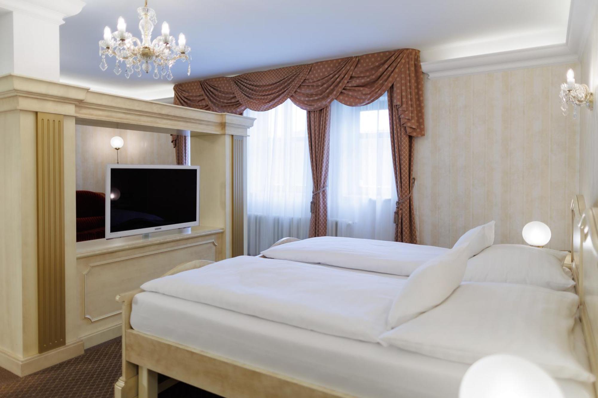 Hotel Chateau Cihelny كارلوفي فاري المظهر الخارجي الصورة