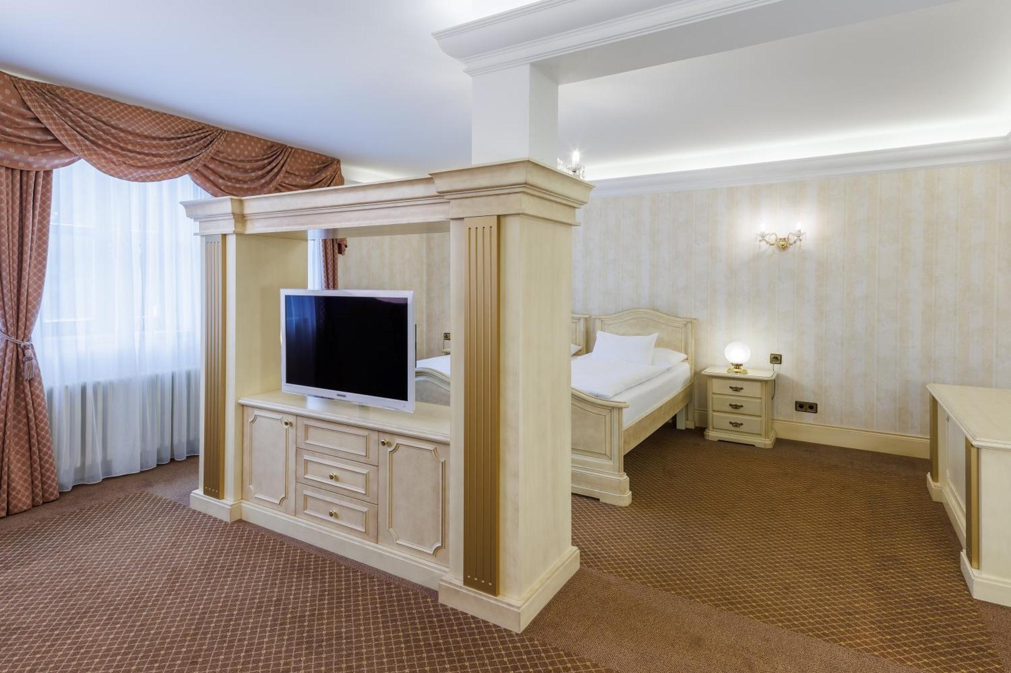 Hotel Chateau Cihelny كارلوفي فاري المظهر الخارجي الصورة