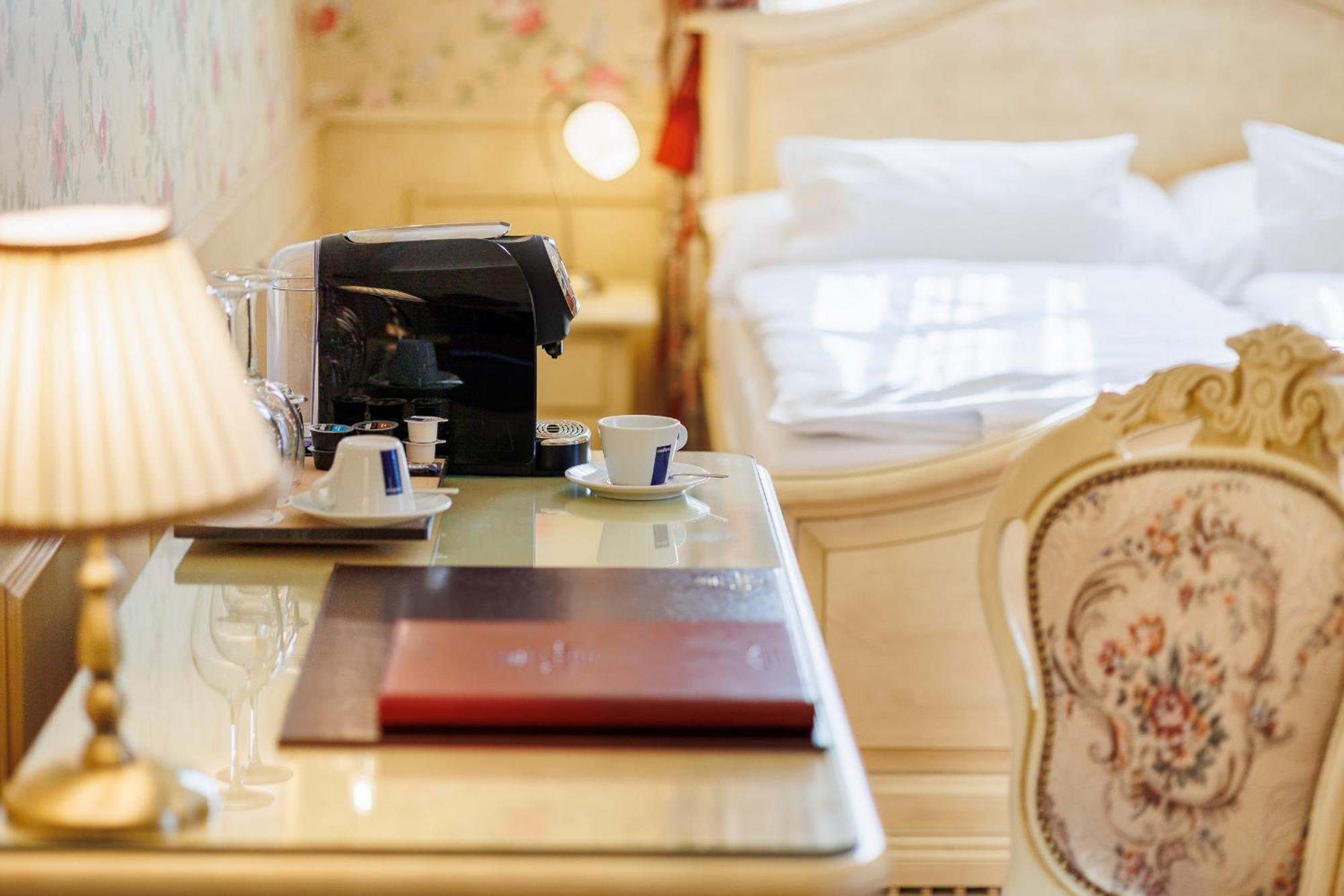 Hotel Chateau Cihelny كارلوفي فاري المظهر الخارجي الصورة