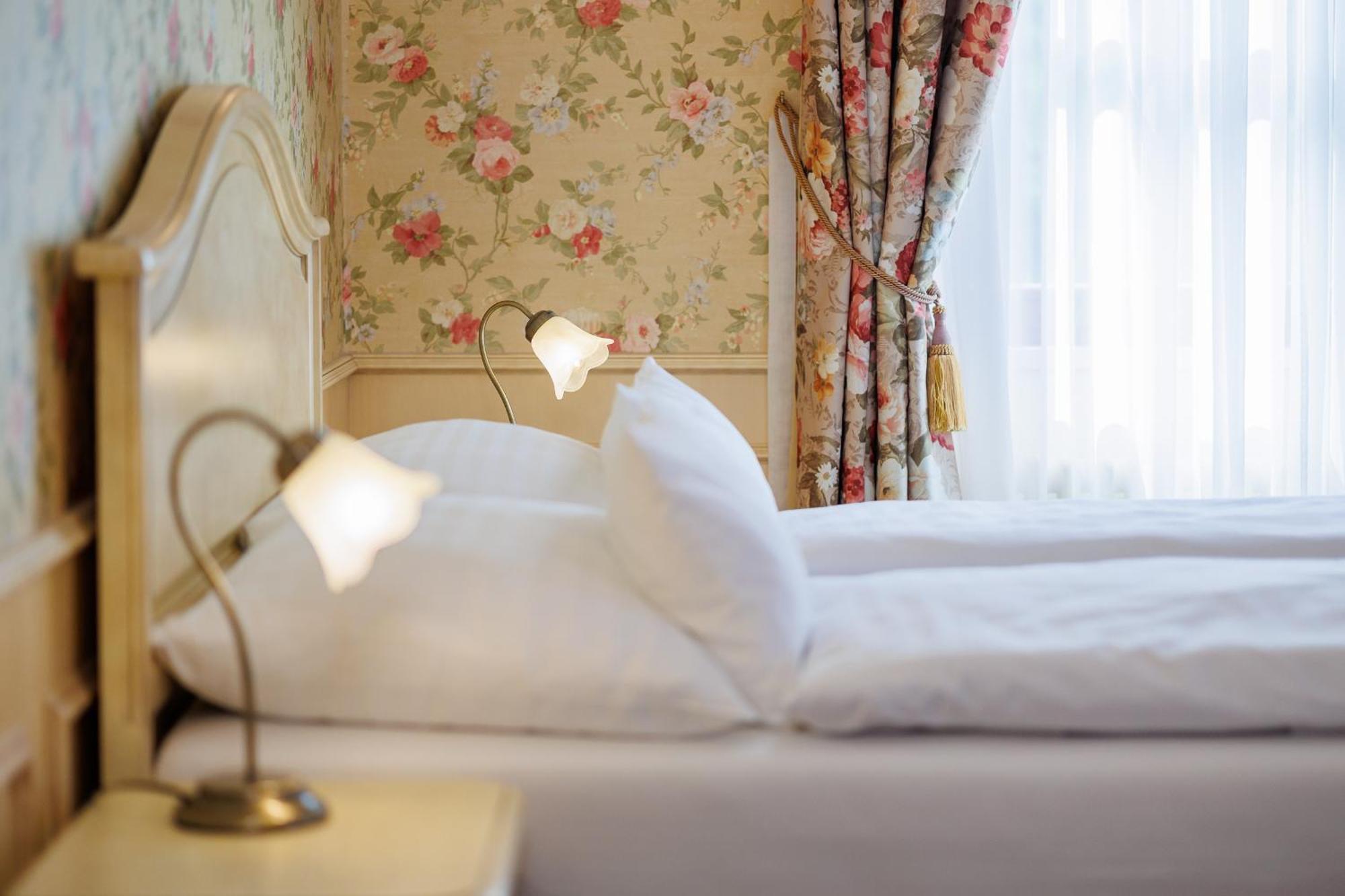 Hotel Chateau Cihelny كارلوفي فاري المظهر الخارجي الصورة