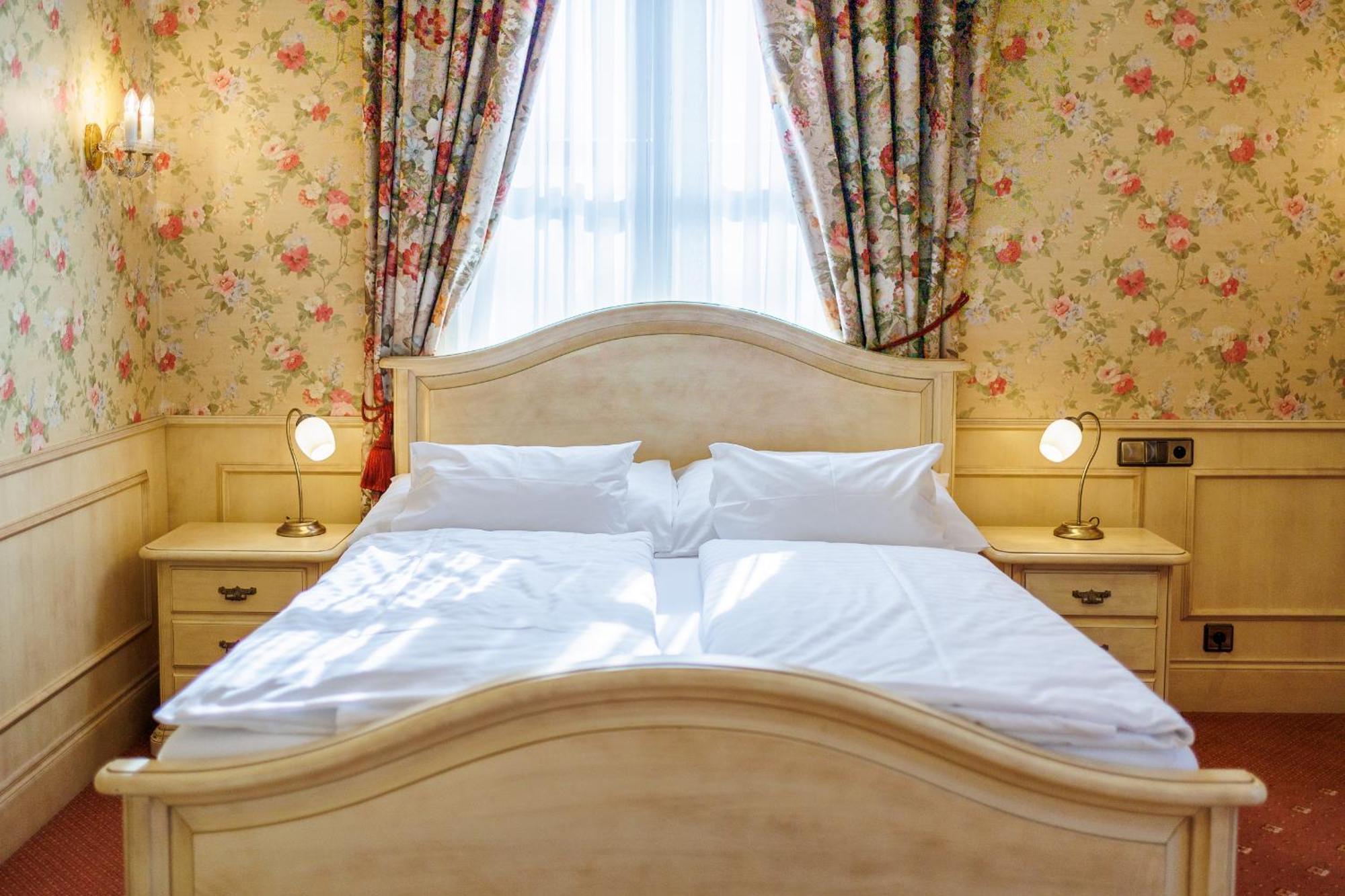 Hotel Chateau Cihelny كارلوفي فاري المظهر الخارجي الصورة