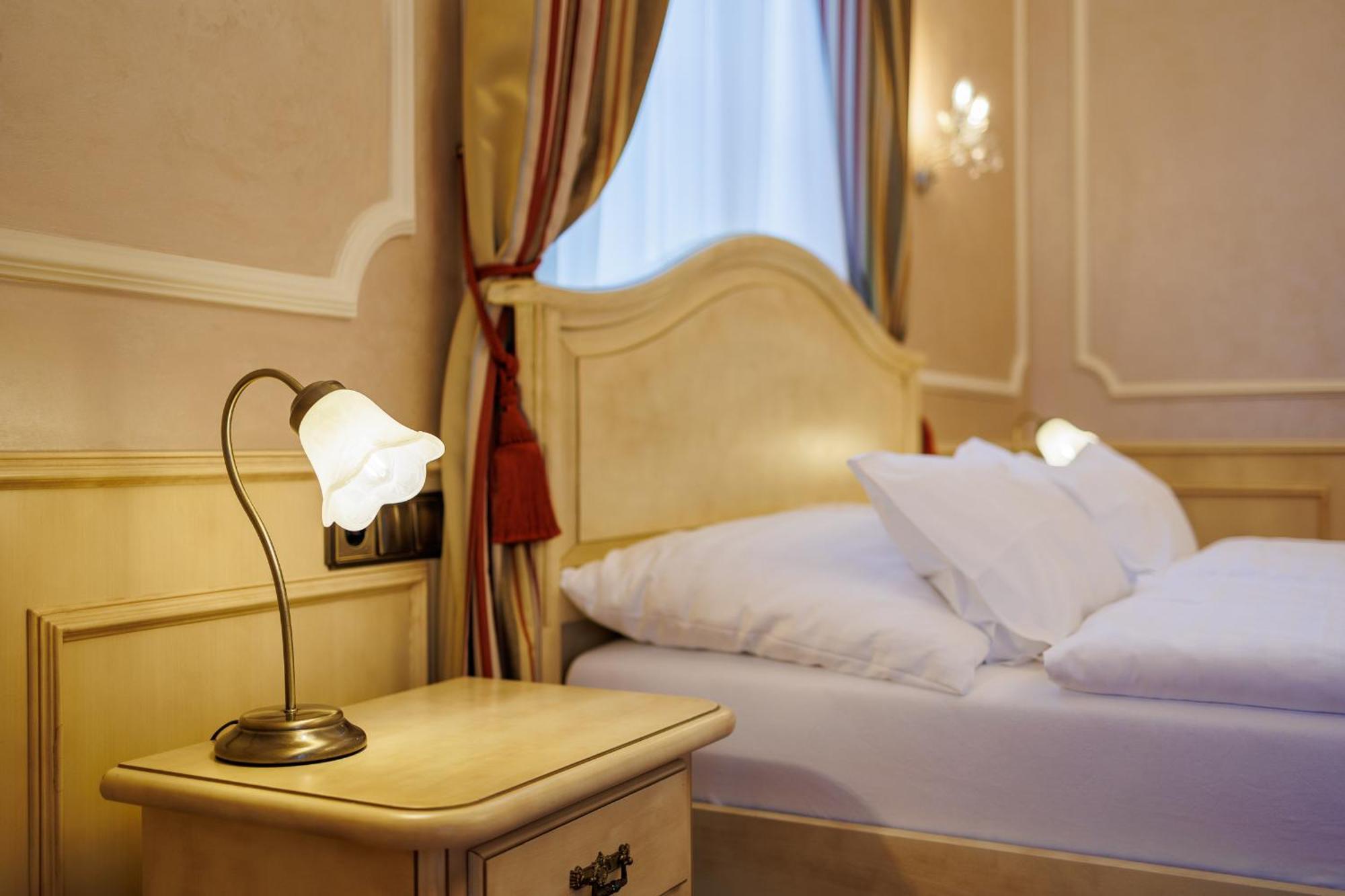 Hotel Chateau Cihelny كارلوفي فاري المظهر الخارجي الصورة