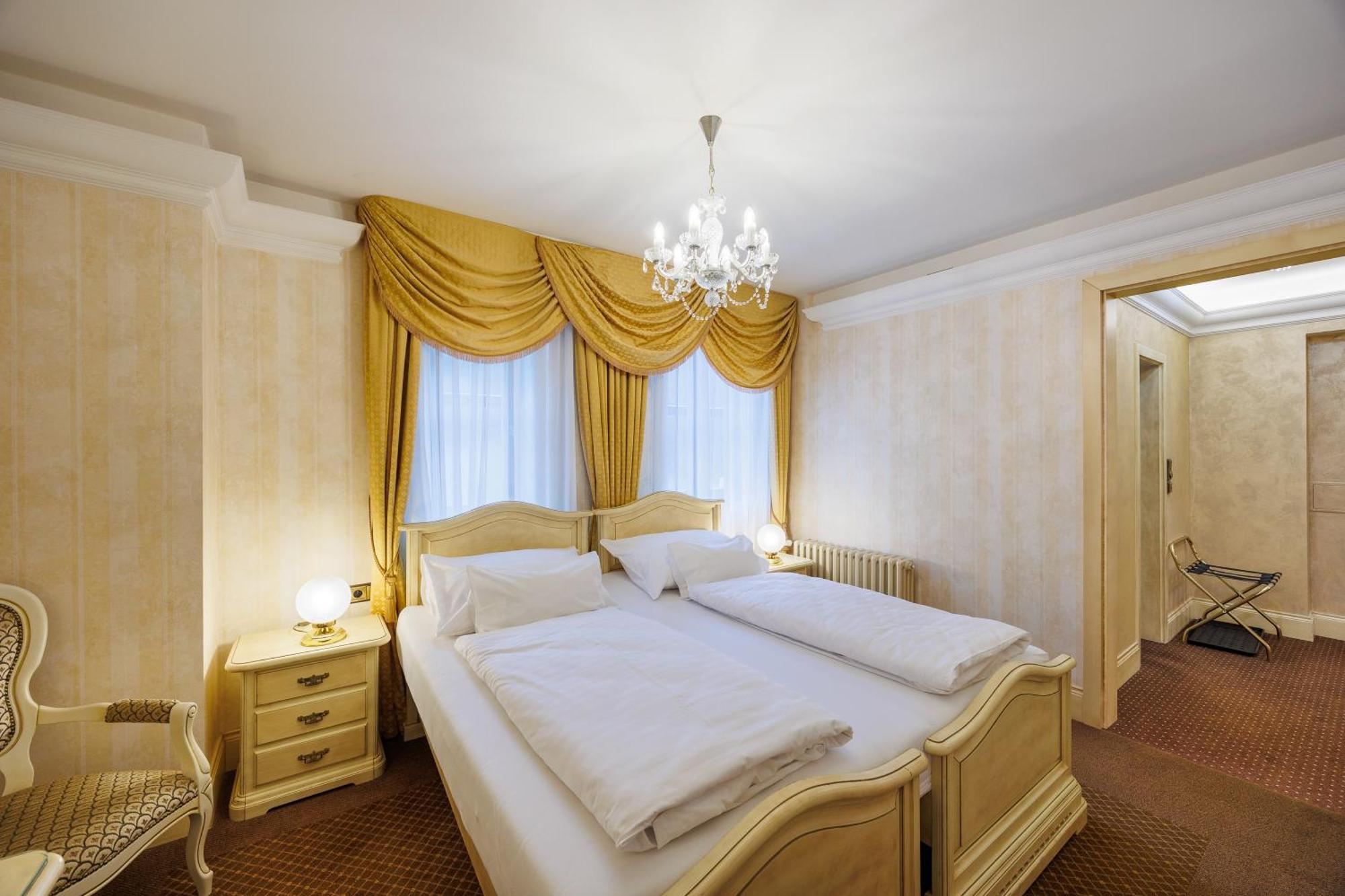Hotel Chateau Cihelny كارلوفي فاري المظهر الخارجي الصورة