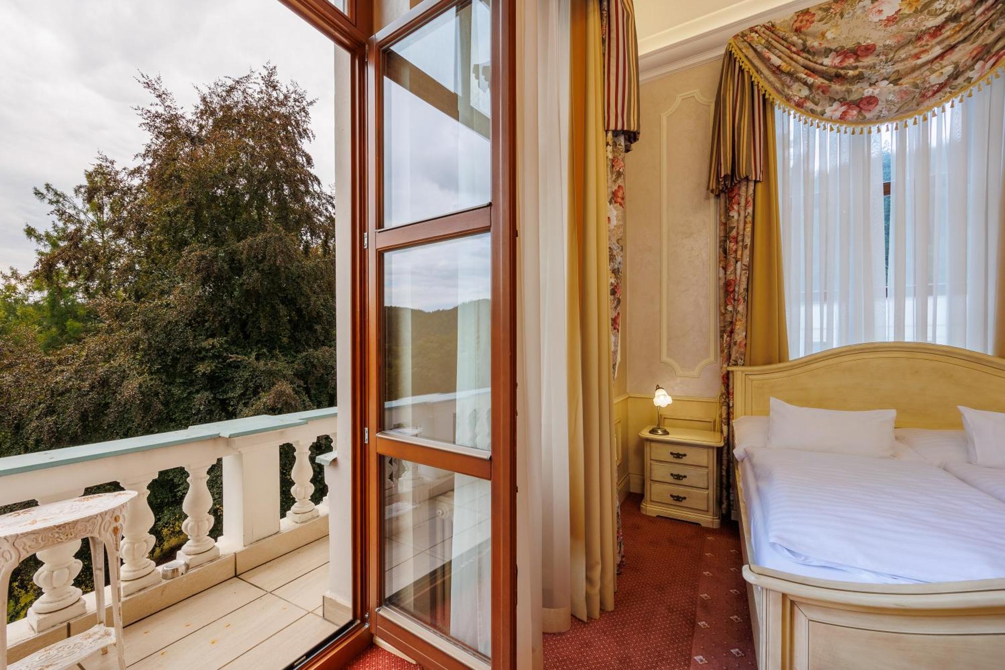 Hotel Chateau Cihelny كارلوفي فاري المظهر الخارجي الصورة